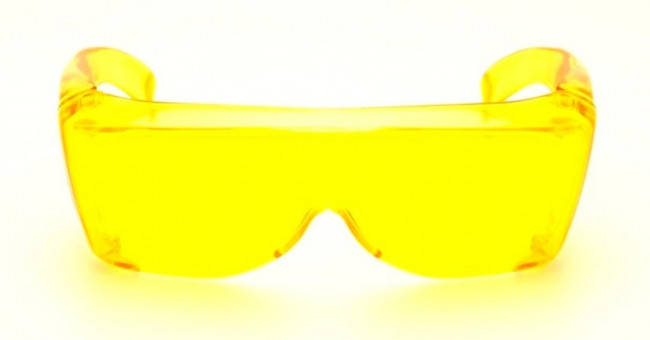 Lunette shop jaune ecran