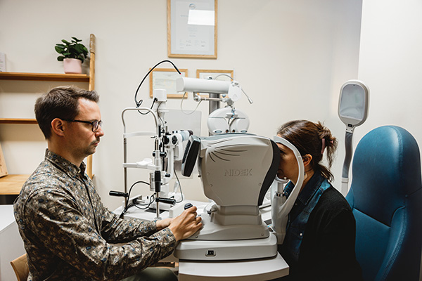 Philippe Chassang Opticiens - Grenoble - Basse Vision - lunettes et loupes électroniques pour malvoyant